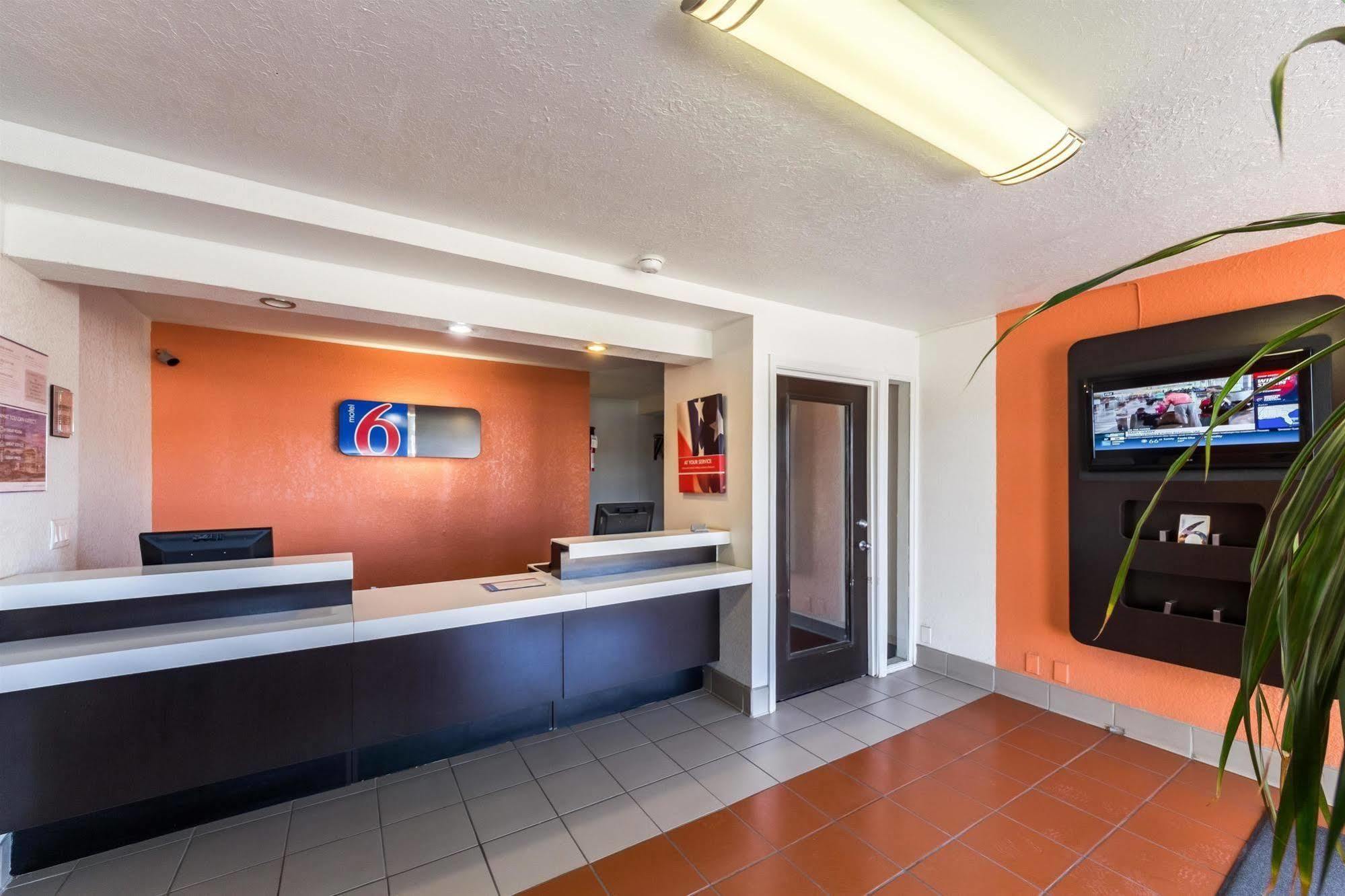 6-uvalde, Tx Hotel