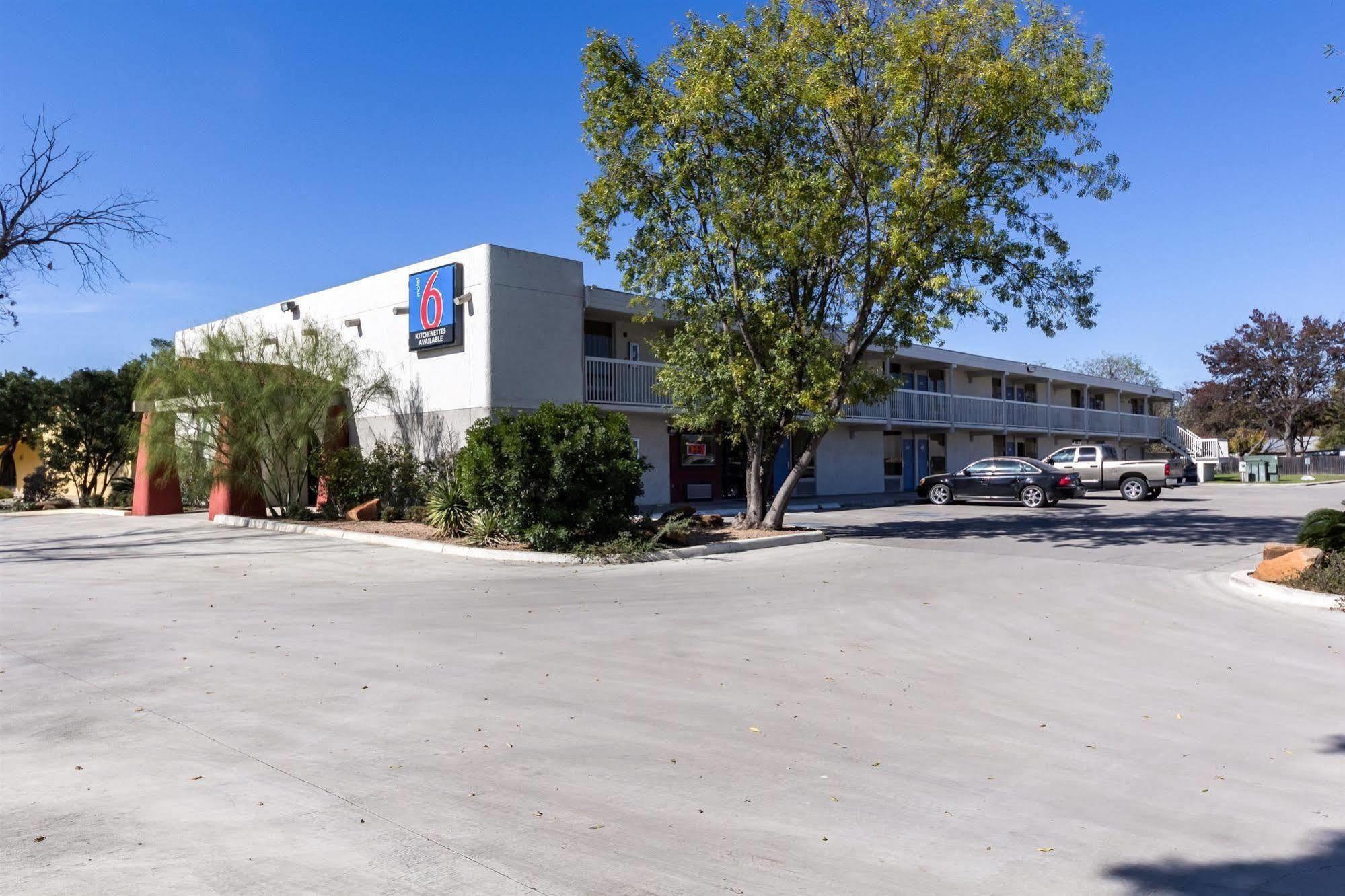 6-uvalde, Tx 2* Uvalde