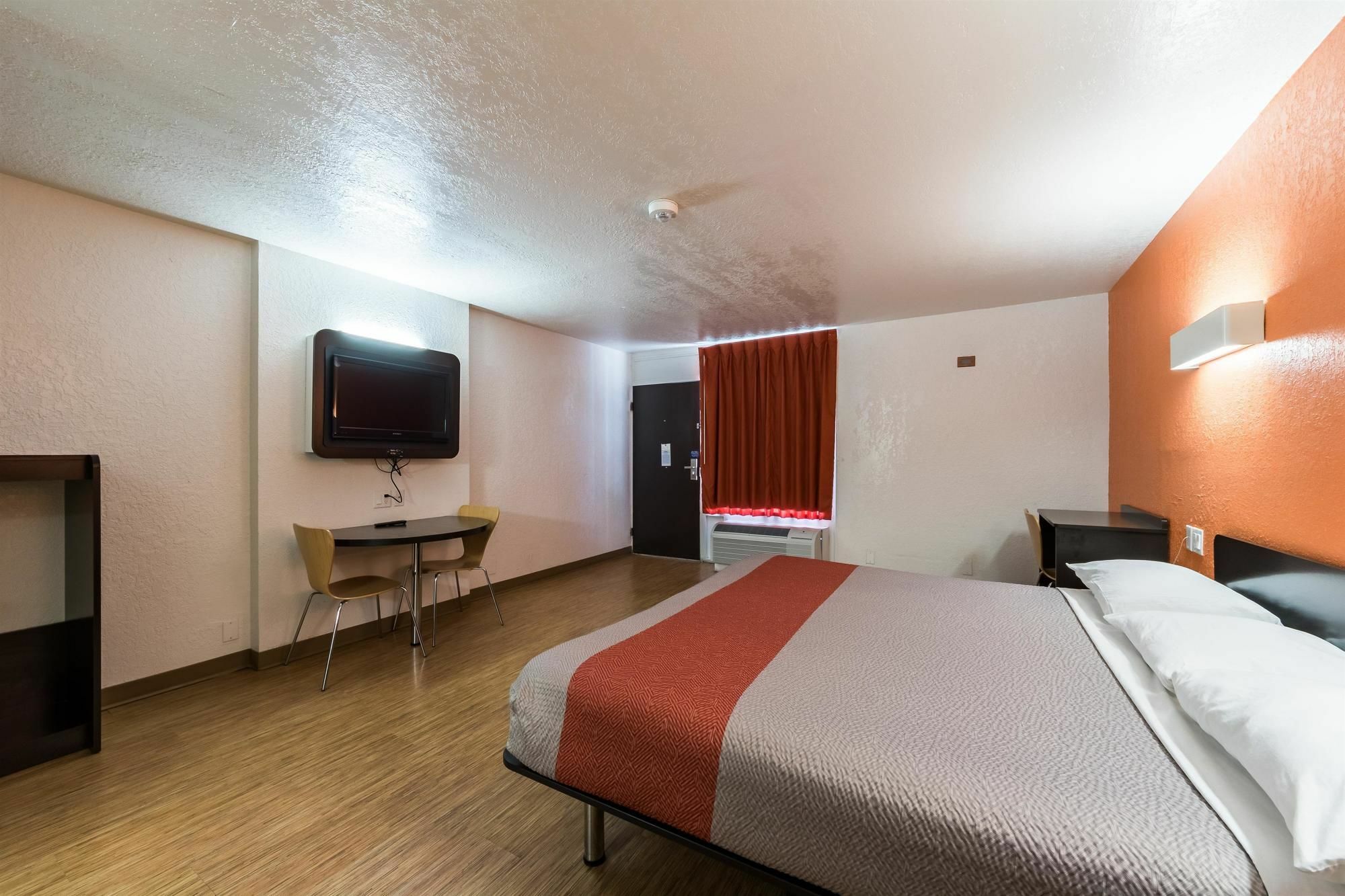6-uvalde, Tx Hotel 2*